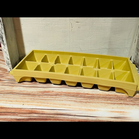 VTG Harvest Gold General Electric Ice Cube Tray